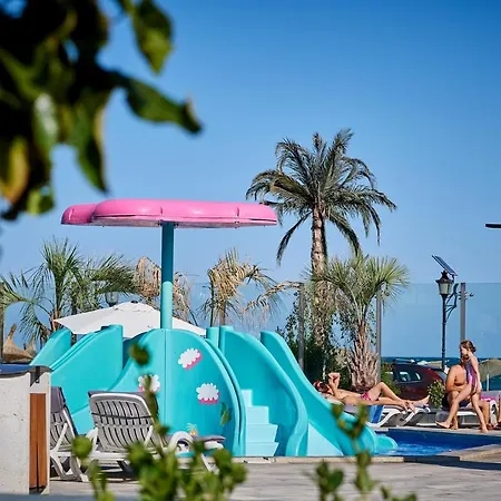 Vice Seafront 2 Bedroom N Pools Alezzi Beach Mamaia