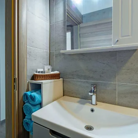 Vice Seafront 2 Bedroom N Pools Alezzi Beach Apartment