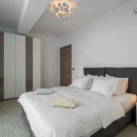 Vice Seafront 2 Bedroom N Pools Alezzi Beach Apartment Mamaia