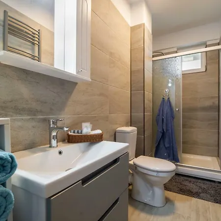 Vice Seafront 2 Bedroom N Pools Alezzi Beach Apartment *