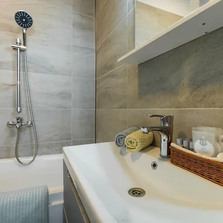 Vice Seafront 2 Bedroom N Pools Alezzi Beach Apartmán Mamaia