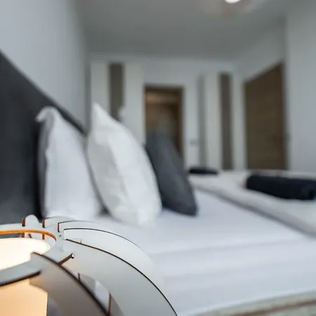Vice Seafront 2 Bedroom N Pools Alezzi Beach * Mamaia